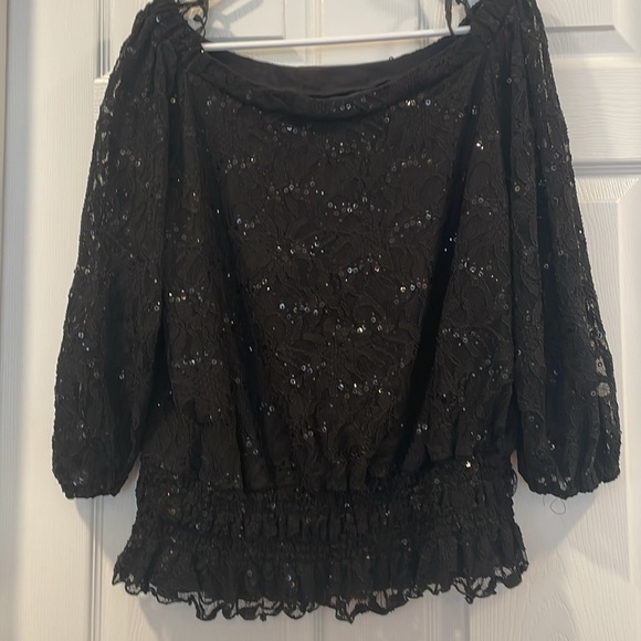 Beautiful black lace and sequin top with just the right sparkle - Picture 3 of 5